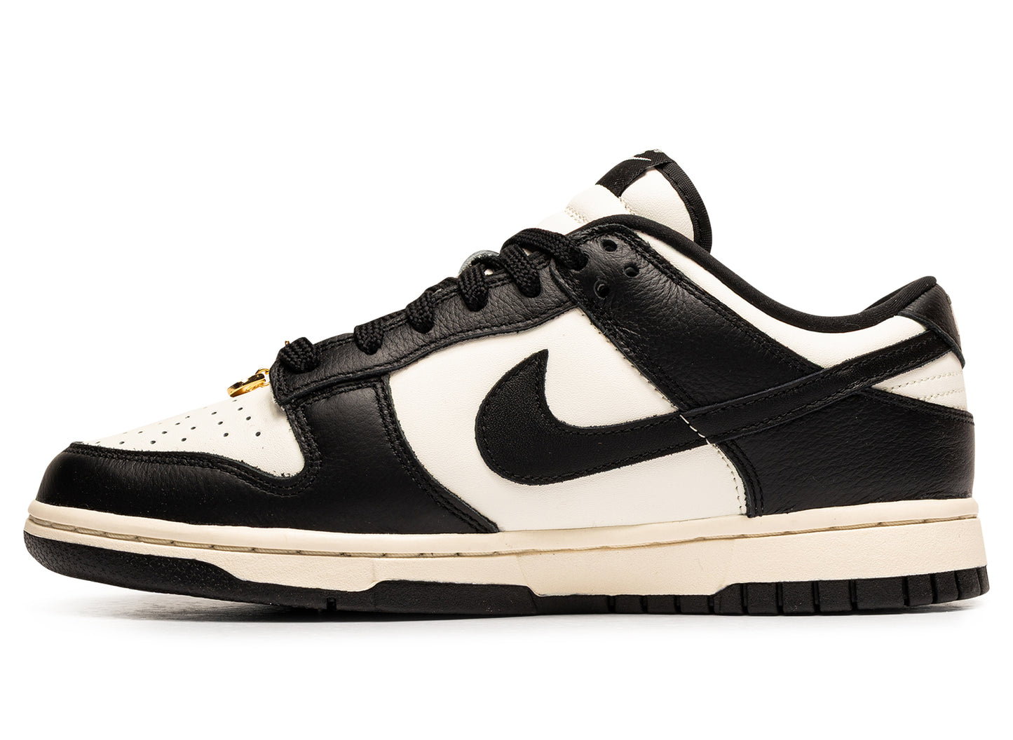 Women's Nike Dunk Low SE - view 3
