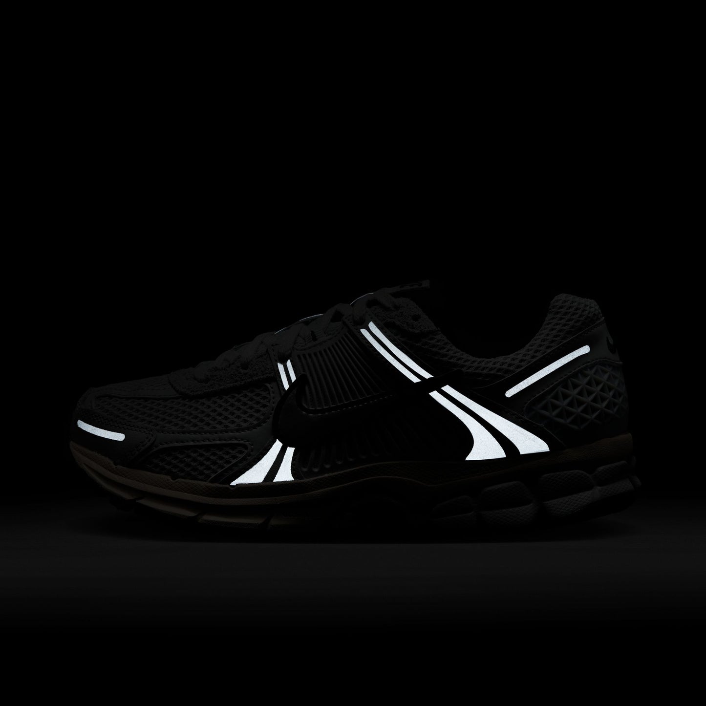Women's Nike Zoom Vomero 5 'Pure Platinum' - view 6