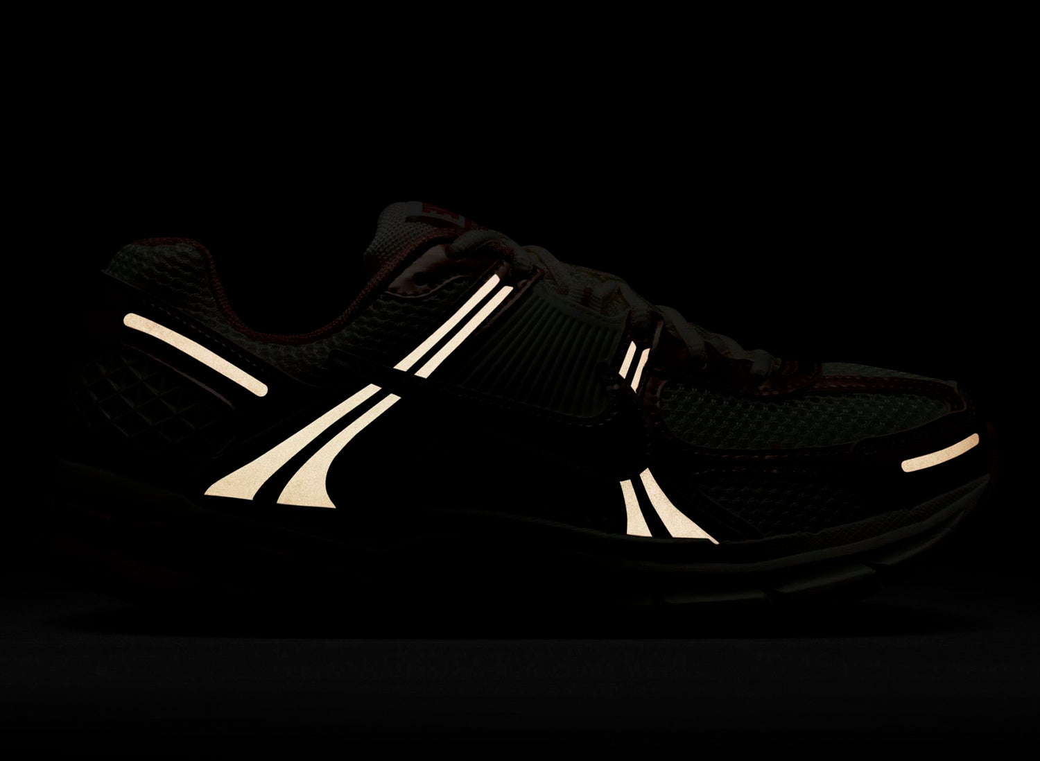 Women's Nike Zoom Vomero 5 "Rose Gold" — view 6