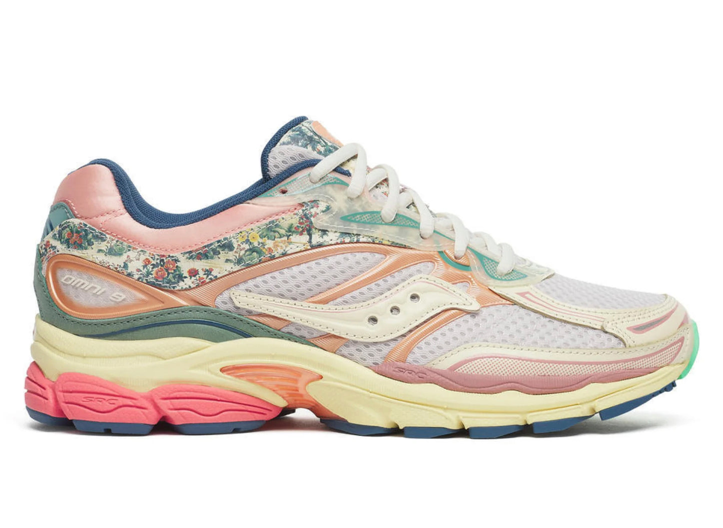 Saucony Progrid Omni 9 in Beige / Blue