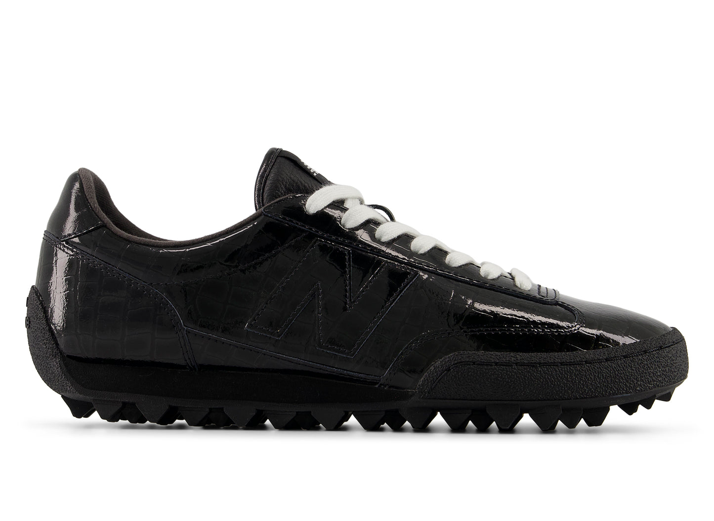 New Balance UGTR2SV in Black