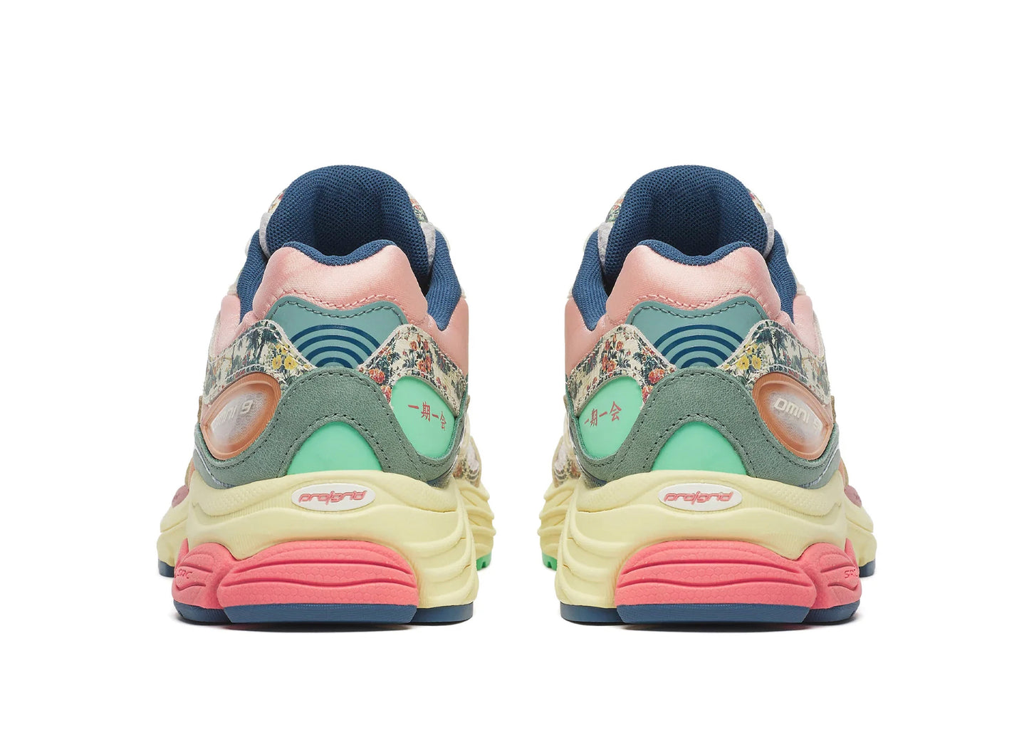 Saucony Progrid Omni 9 in Beige / Blue