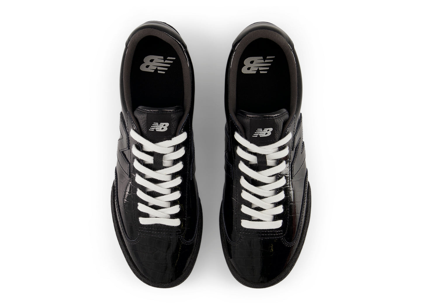 New Balance UGTR2SV in Black