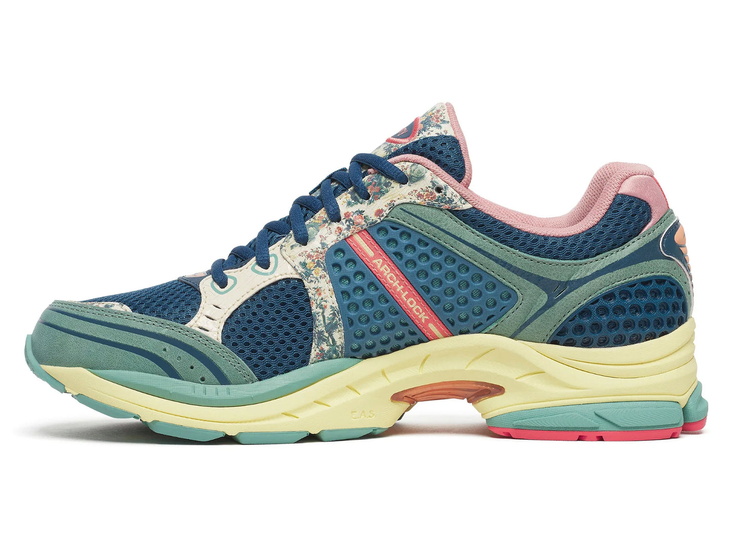 Saucony Progrid Triumph 4 in Blue / Beige