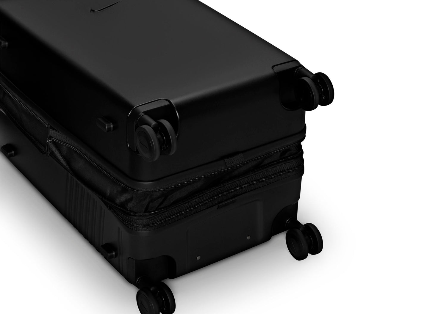 Nike Medium Checked Luggage 26" Hardshell in Black