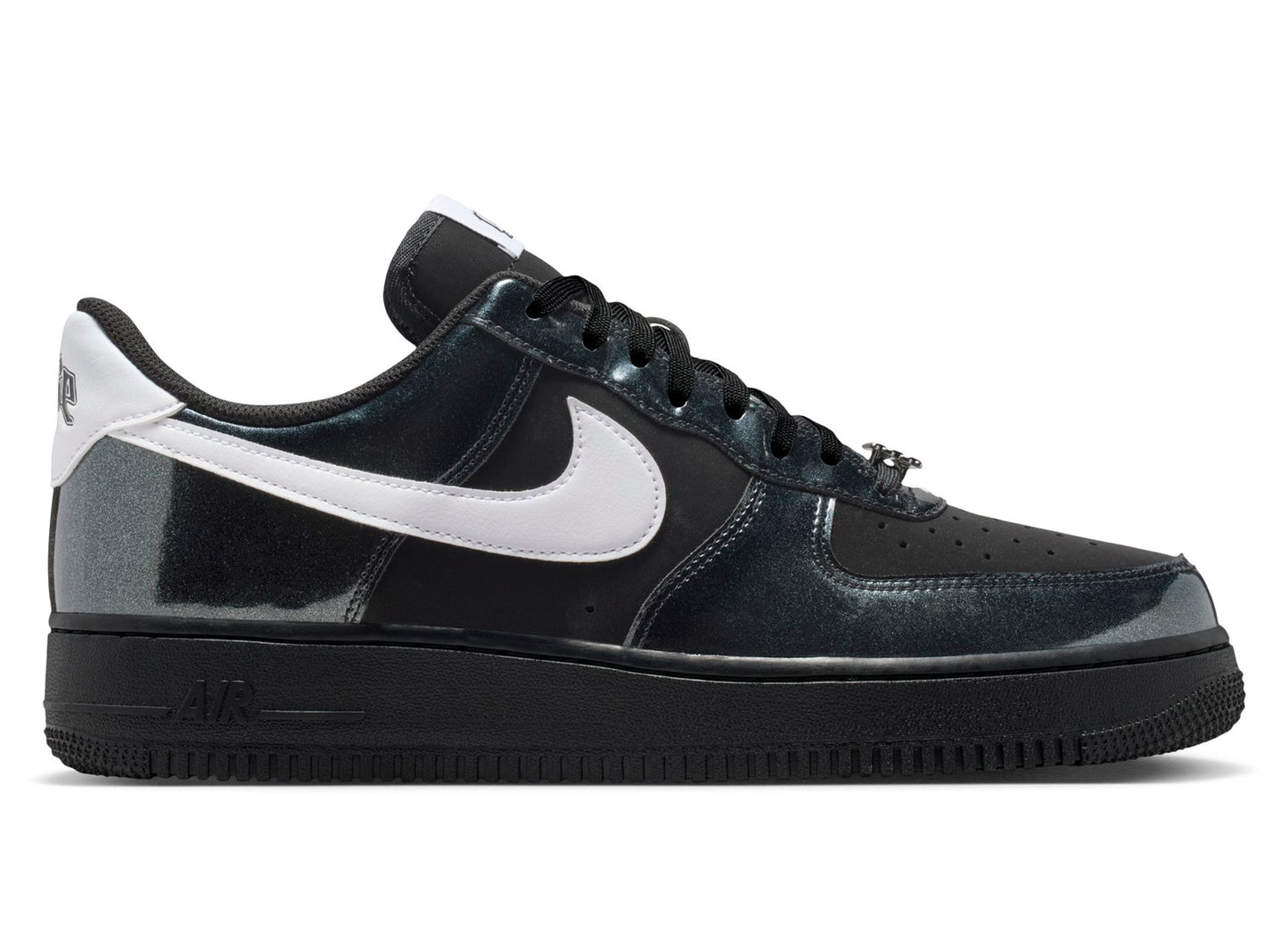 Nike Air Force 1 '07 LV8 in Black / White