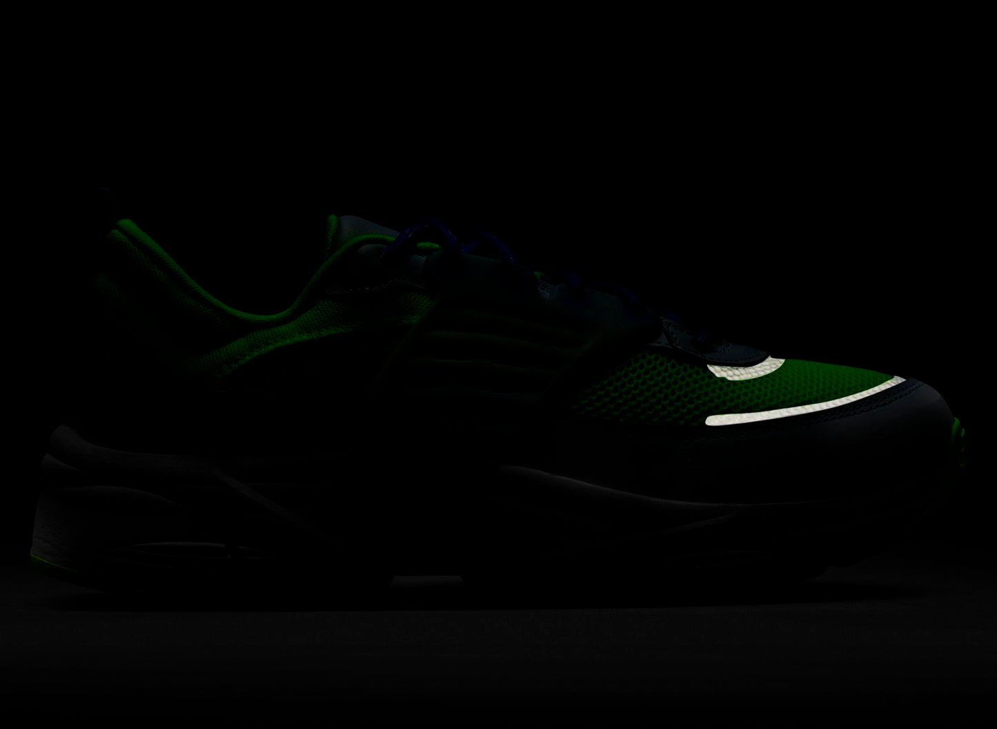 Jordan Trunner O/S in Volt / White