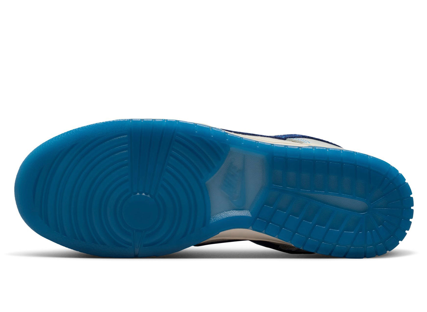 Nike Dunk Low Retro SE in Summit White / Blue Void