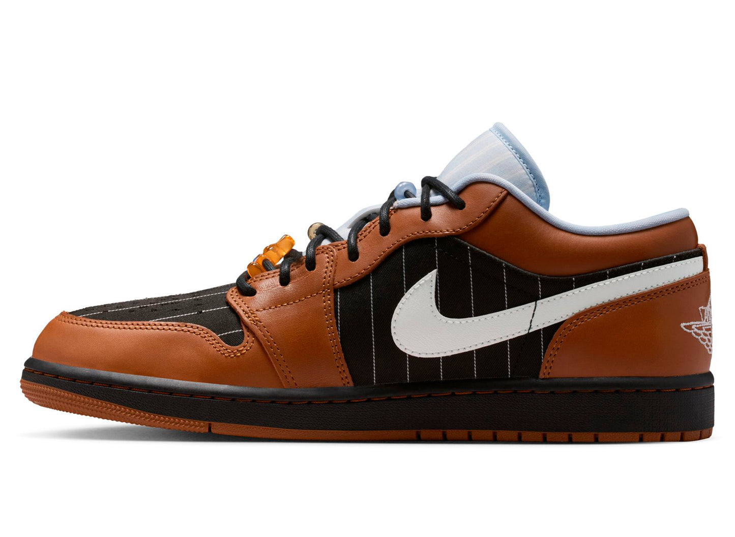 Air Jordan 1 Low SE in Black / Sail