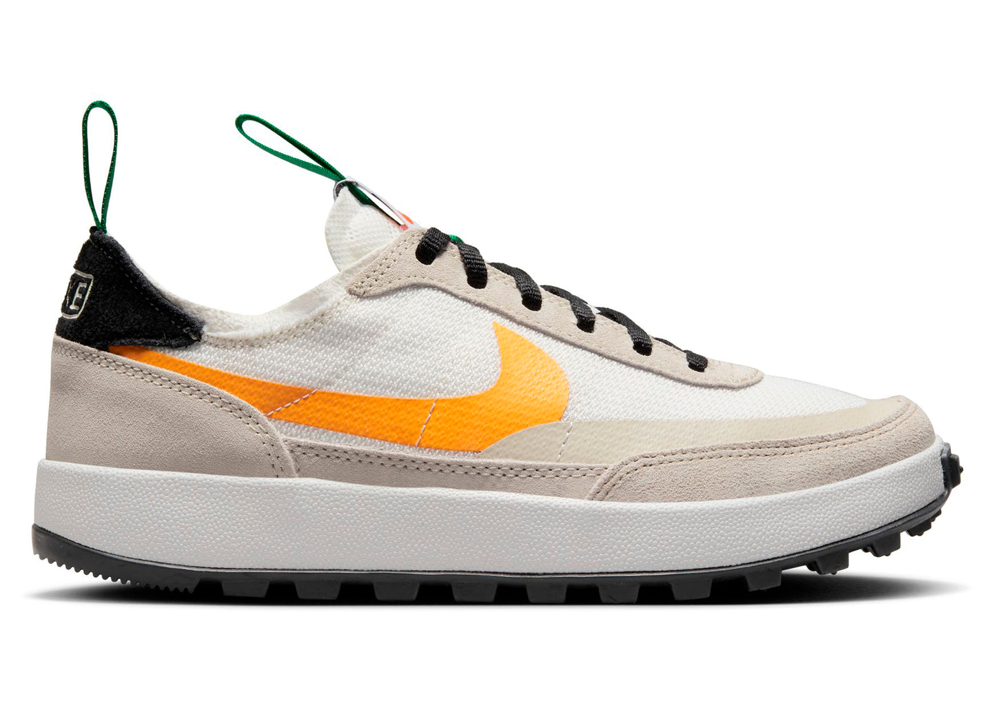 Nike General Purpose Shoe in Summit White / University Gold
