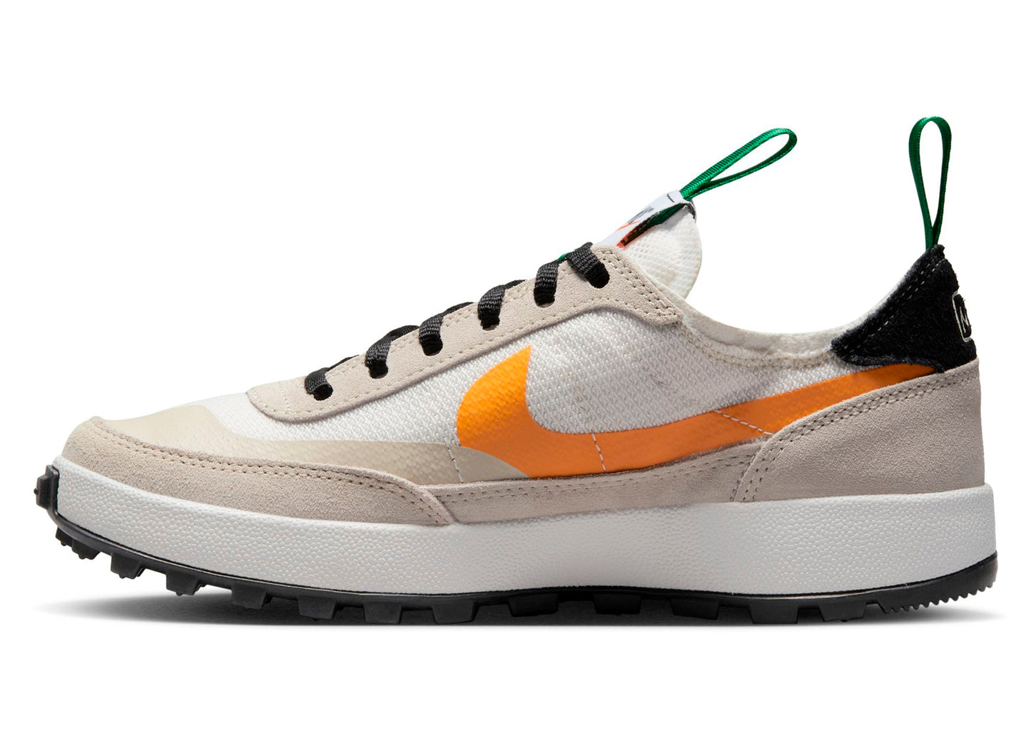 Nike General Purpose Shoe in Summit White / University Gold