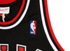 Mitchell & Ness Authentic Jersey Chicago Bulls Alternate 1997-98 Michael Jordan