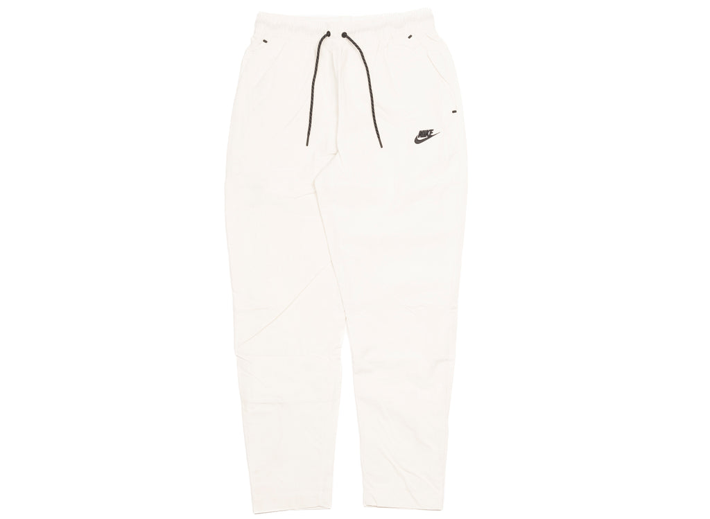Nike Sportswear Tech Essentials Woven Pants