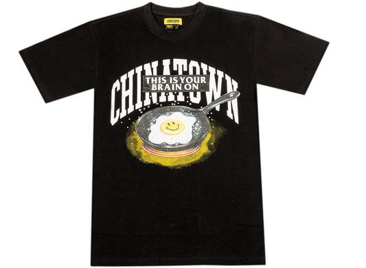 Chinatown Market Smiley Brain On Fried Tee in Black