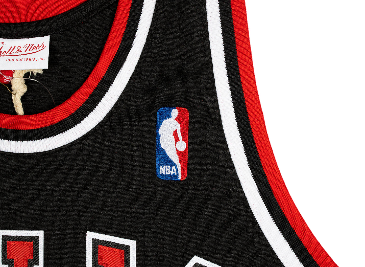 Mitchell & Ness Authentic Jersey Chicago Bulls Alternate 1997-98 Michael Jordan in Black / Red