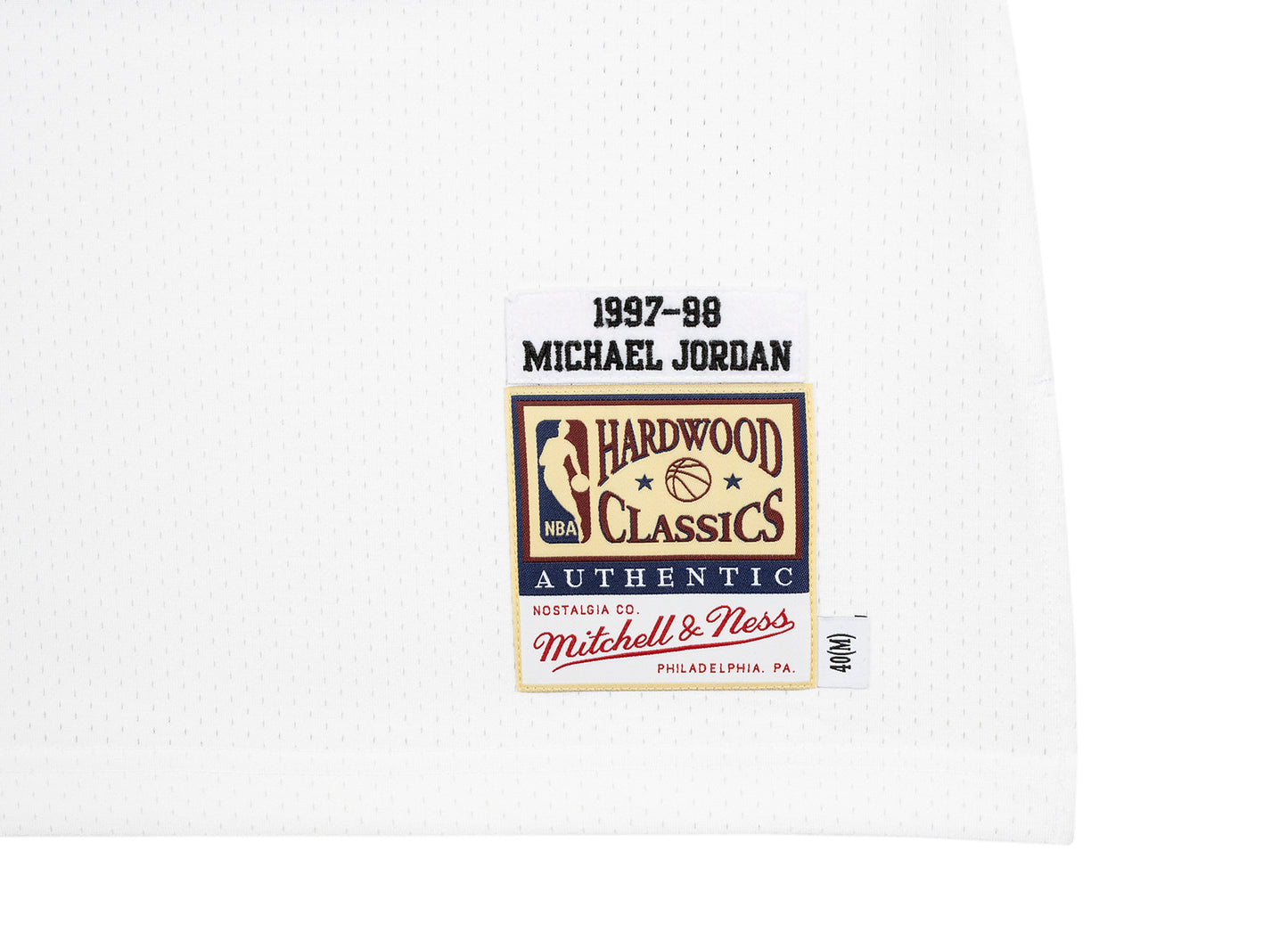 Mitchell & Ness Authentic Jersey Chicago Bulls Home 1997-98 Michael Jordan in White / Red / Black