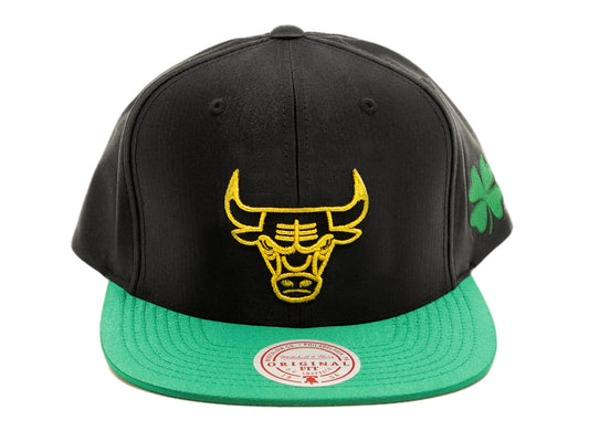 Mitchell & Ness Bulls Gold St. Patrick's Day Snapback