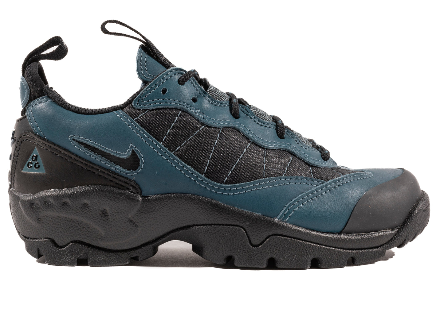Nike ACG Air Mada in Black / Ash Green
