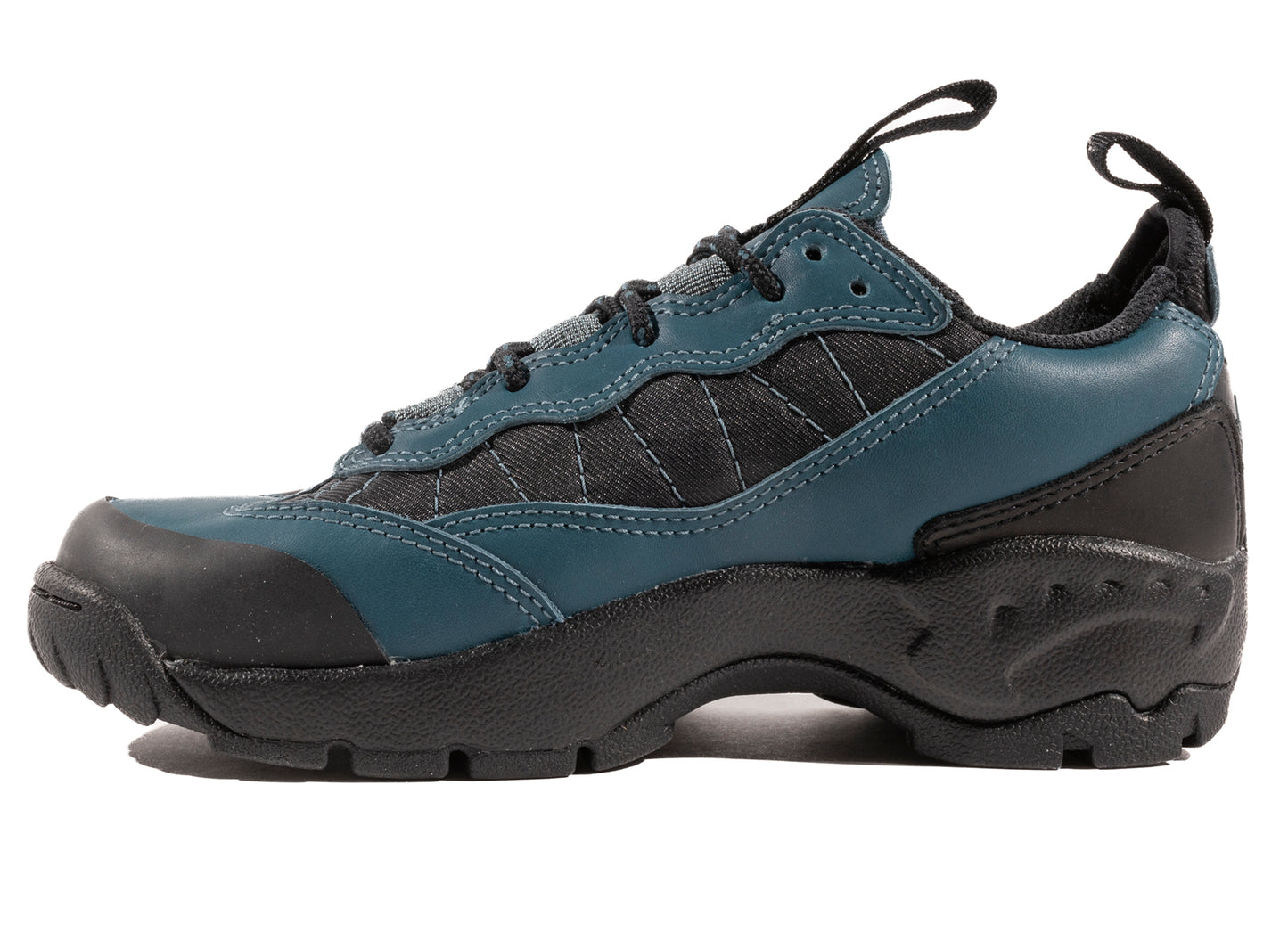 Nike ACG Air Mada in Black / Ash Green