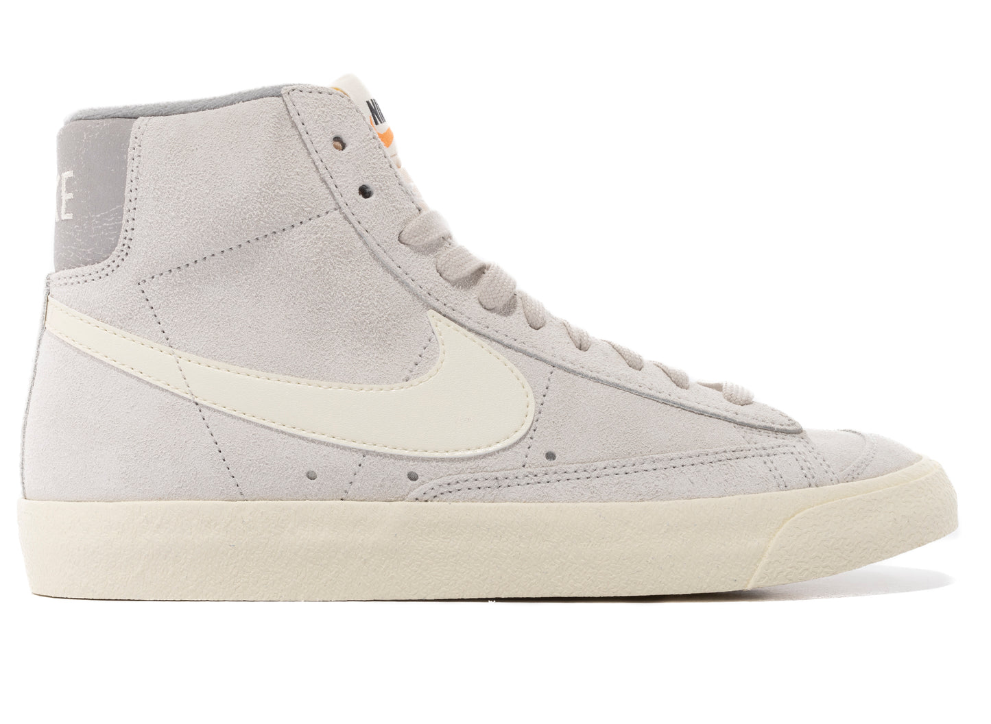 Nike Blazer Mid '77 Premium in Ghost Green / Black / Pink Blast / Photo Blue