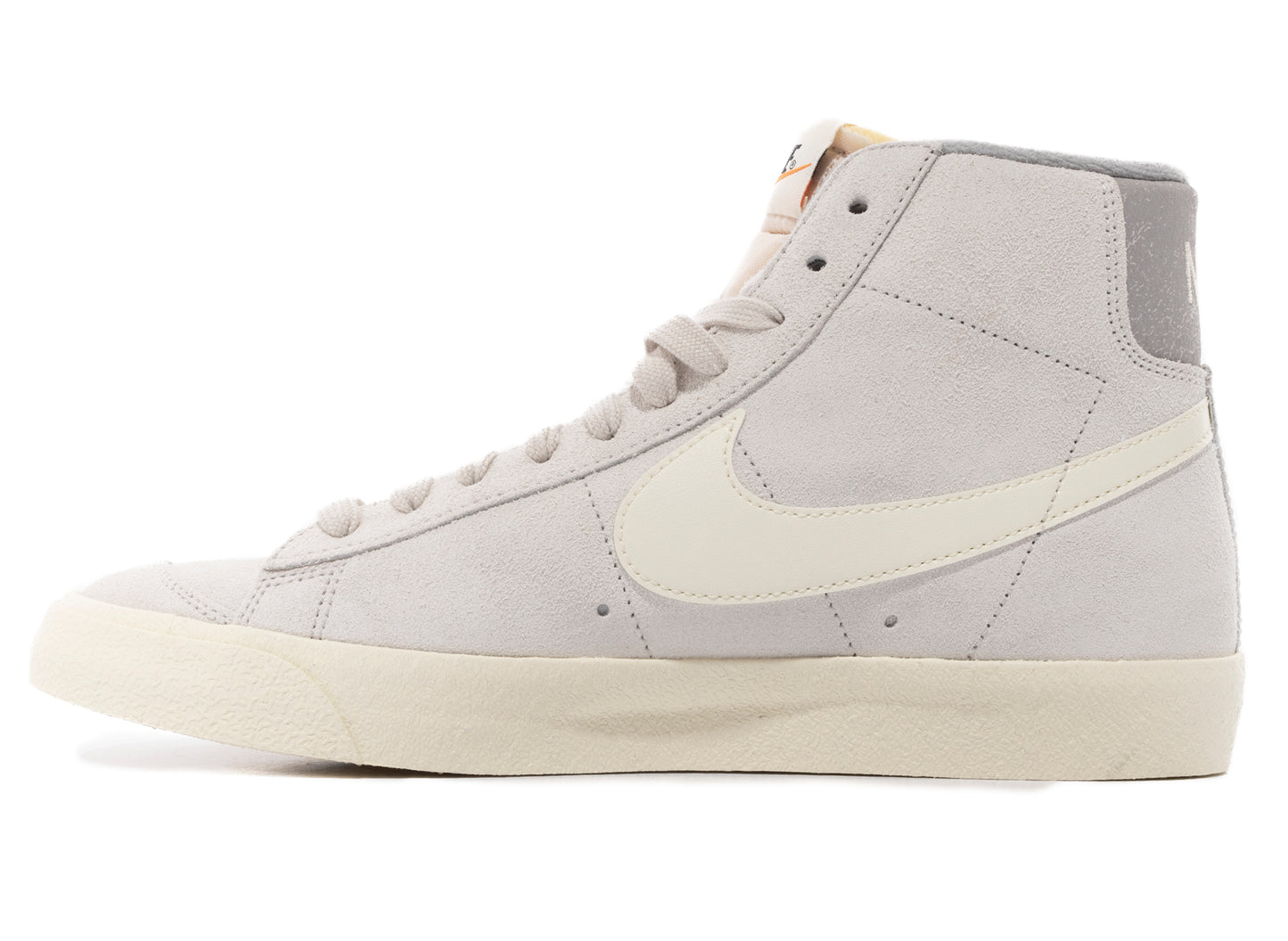 Nike Blazer Mid '77 Premium in Ghost Green / Black / Pink Blast / Photo Blue