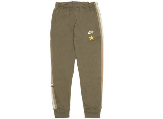 Nike Sportswear Club Fleece Pants in Medium Olive