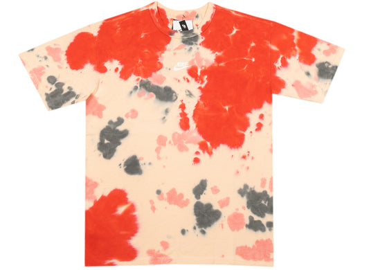 Nike Sportswear Premium Essentials Tee in Siren Red / Crimson Tint