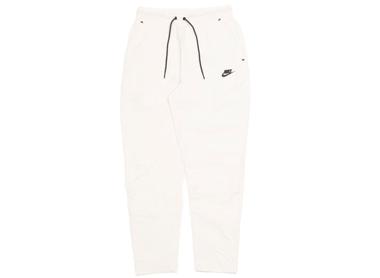 Nike Sportswear Tech Essentials Woven Pants in Phantom / Black
