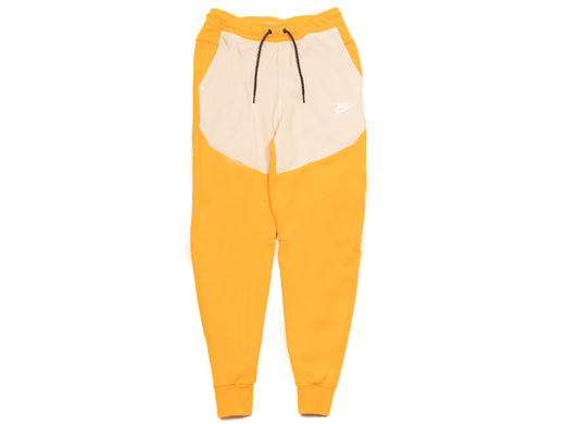 Nike Sportswear Tech Fleece Joggers in Kumquat / Sanddrift / White