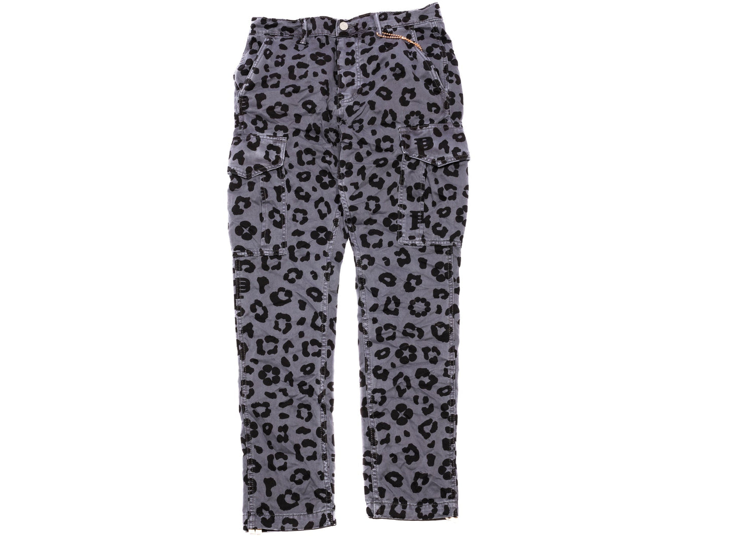 Purple Brand Cargohose mit schwarzem Monogramm-Leopardenmuster