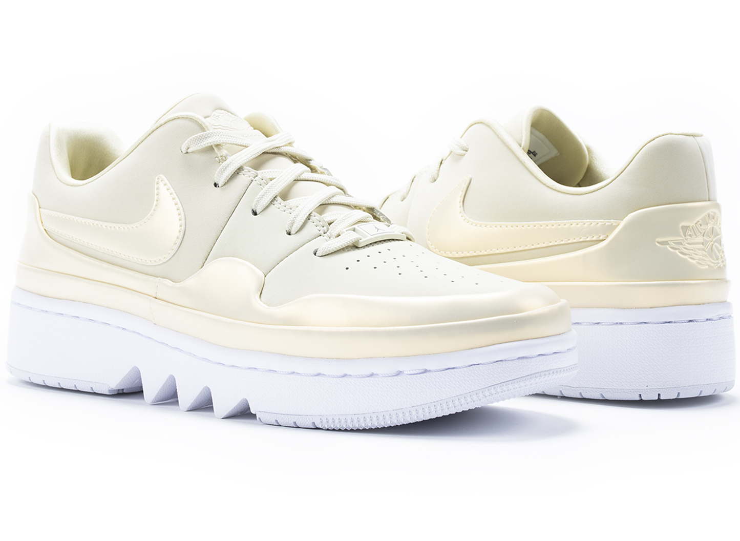Women's AJ 1 Jester XX Low Laced SE in Fossil / White
