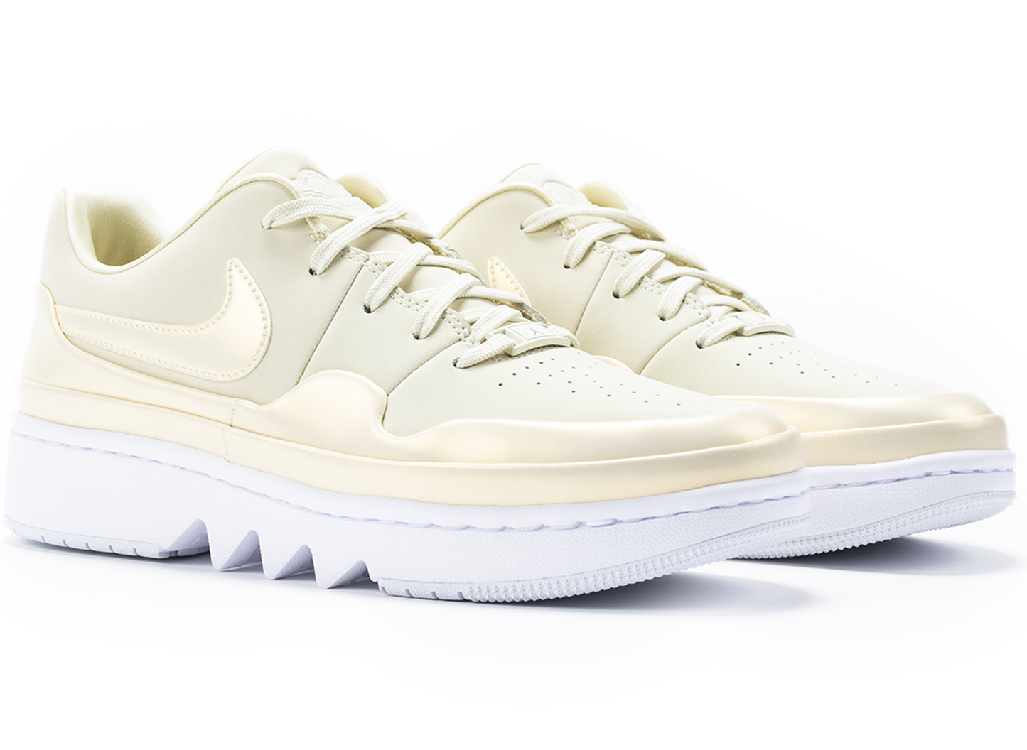 Women's AJ 1 Jester XX Low Laced SE in Fossil / White