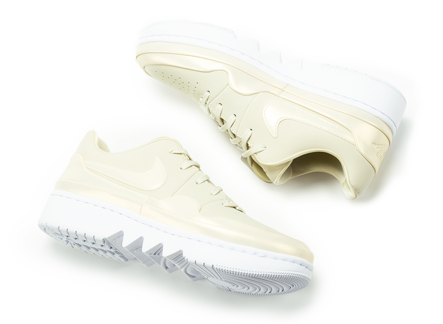 Women's AJ 1 Jester XX Low Laced SE in Fossil / White