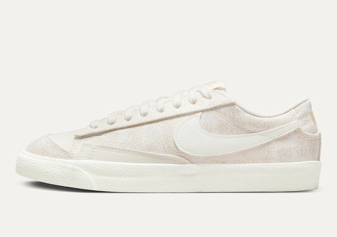 Women's Nike Blazer Low '77 SE in Sail / Sesame