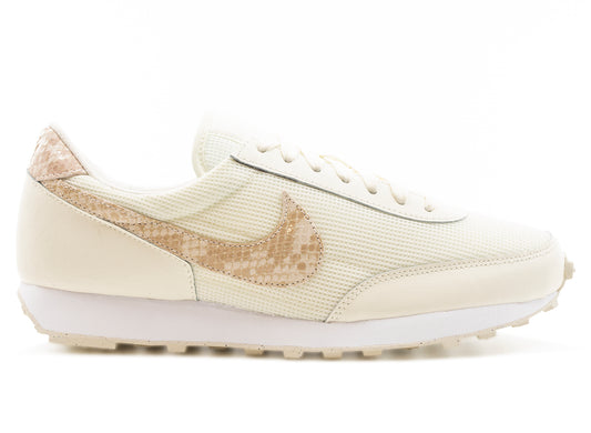 Women's Nike Daybreak in Sail / White / Particle Beige